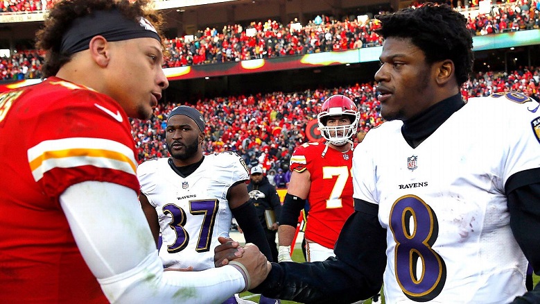 Tanto Patrick Mahome como Lamar Jackson enfrentan situaciones de crisis en la nueva temporada